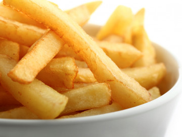 Erhöhte Acrylamidgehalte finden sich in gebratenen und frittierten Kartoffelerzeugnissen wie Pommes frites. 