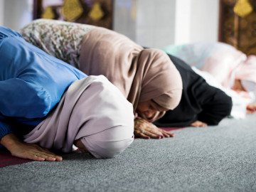Mulima beten in der Moschee