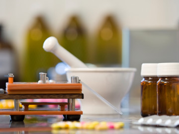 Kapselmaschine, Fantaschale mit Pistill und Weithalsgläser