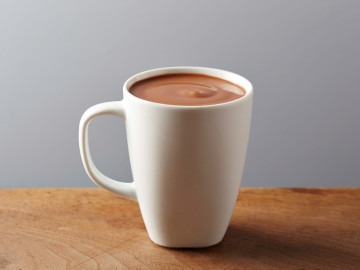 Becher mit heißer Schokolade
