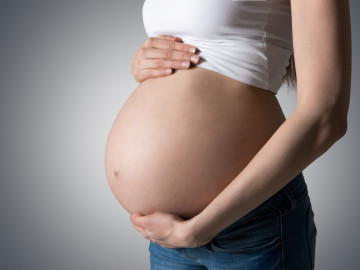 Bauch einer schwangeren Frau
