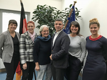 Von Adexa und BVpta nahmen an dem Treffen im BMG teil (v. l.): Michaela Freudenfeld (Adexa-Referat Schulen & Unis), Ingrid Heberle (Adexa-Berufsgruppe PTA), Sabine Pfeiffer (BVpta-Bundesvorsitzende), Andreas May (Adexa-Vorstand), Bettina Schwarz (BVpta Ge