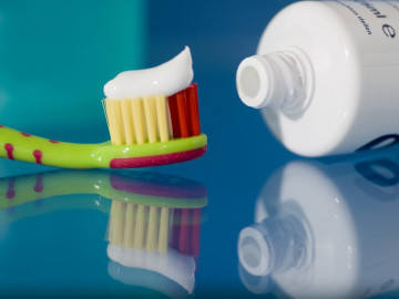 Zahnbürste und Zahnpasta