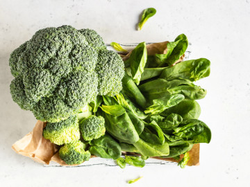 Grünes Gemüse: Brokkoli, Spinat