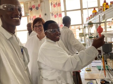 PTA Schülerinnen und Schüler in Burundi