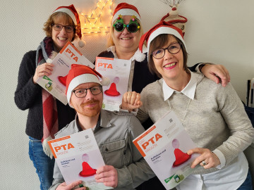 Das Redaktionsteam von DAS PTA MAGAZIN (v.l.n.r.)
Kirsten Bechtold, Julia Pflegel (hinten)
Christoph Niekamp, Stefanie Fastnacht(vorne)
