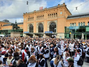 Demo vor dem Hauptbahnhof Hannover