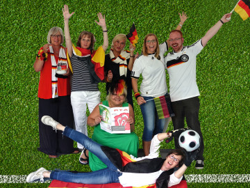 Hintergrund (v. l.): Dr. Karin Frese, Kirsten Bechtold, Sabine Sommer, Jana Doblas-Arreza, Christoph Niekamp
Voerdergerund: Julia Pflegel und Stefanie Fastnacht