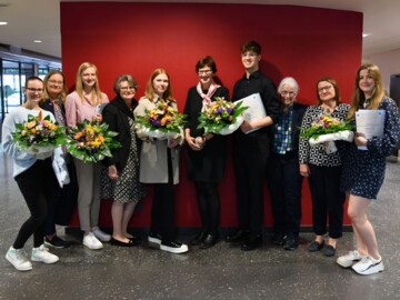 Freuten sich über die Preisverleihung (v.l.n.r.): Nina Landwehr, Andrea Niehoff-Ströh (Leiterin Walter-Bremer-Institut Solingen), Annkatrin Höning, Dr. Gudrun Schulte Herbrüggen (Leiterin PTA-Fachschule Niederrhein), Johanna Lackmann, Dagmar Hußmann 