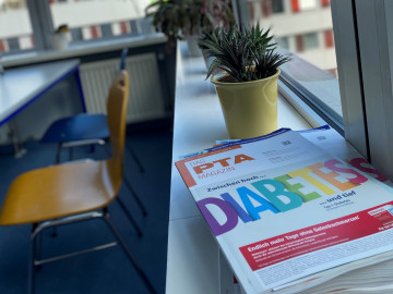 Lesestoff im Aufenthaltsraum der PTA-Schule München: DAS PTA MAGAZIN