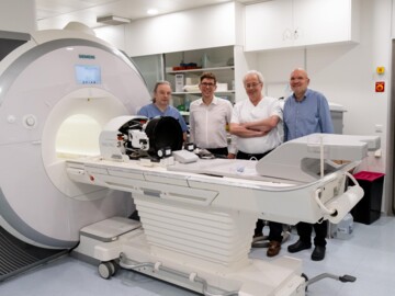 Die Therapie mit fokussiertem Ultraschall (HIFUS-Therapie) wird im Team vorbereitet und begleitet.