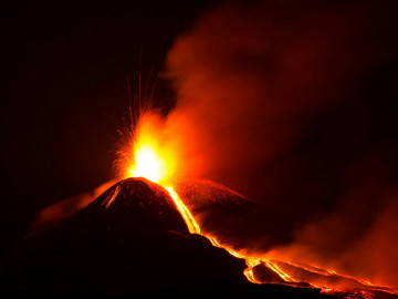 feuerspeiender Vulkan