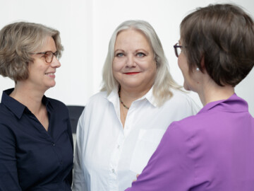 Julia Pflegel (Mitte)