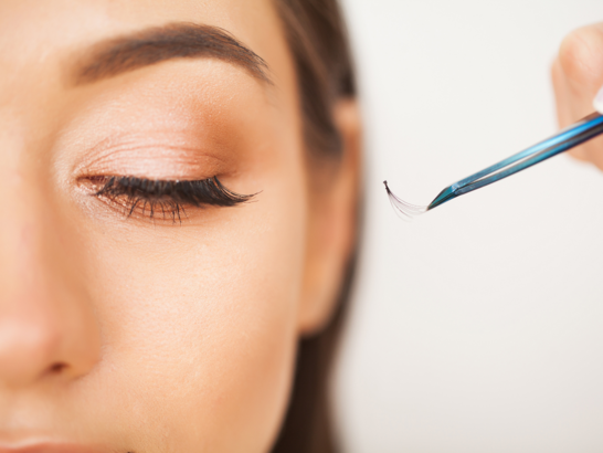 Die Beauty-Frage: Sind knstliche Wimpern unbedenklich? | DAS PTA MAGAZIN